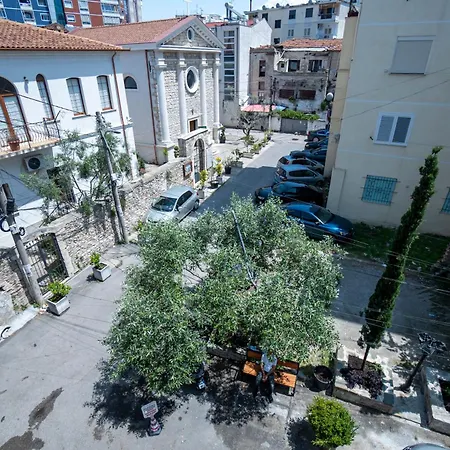 12 * Durrës